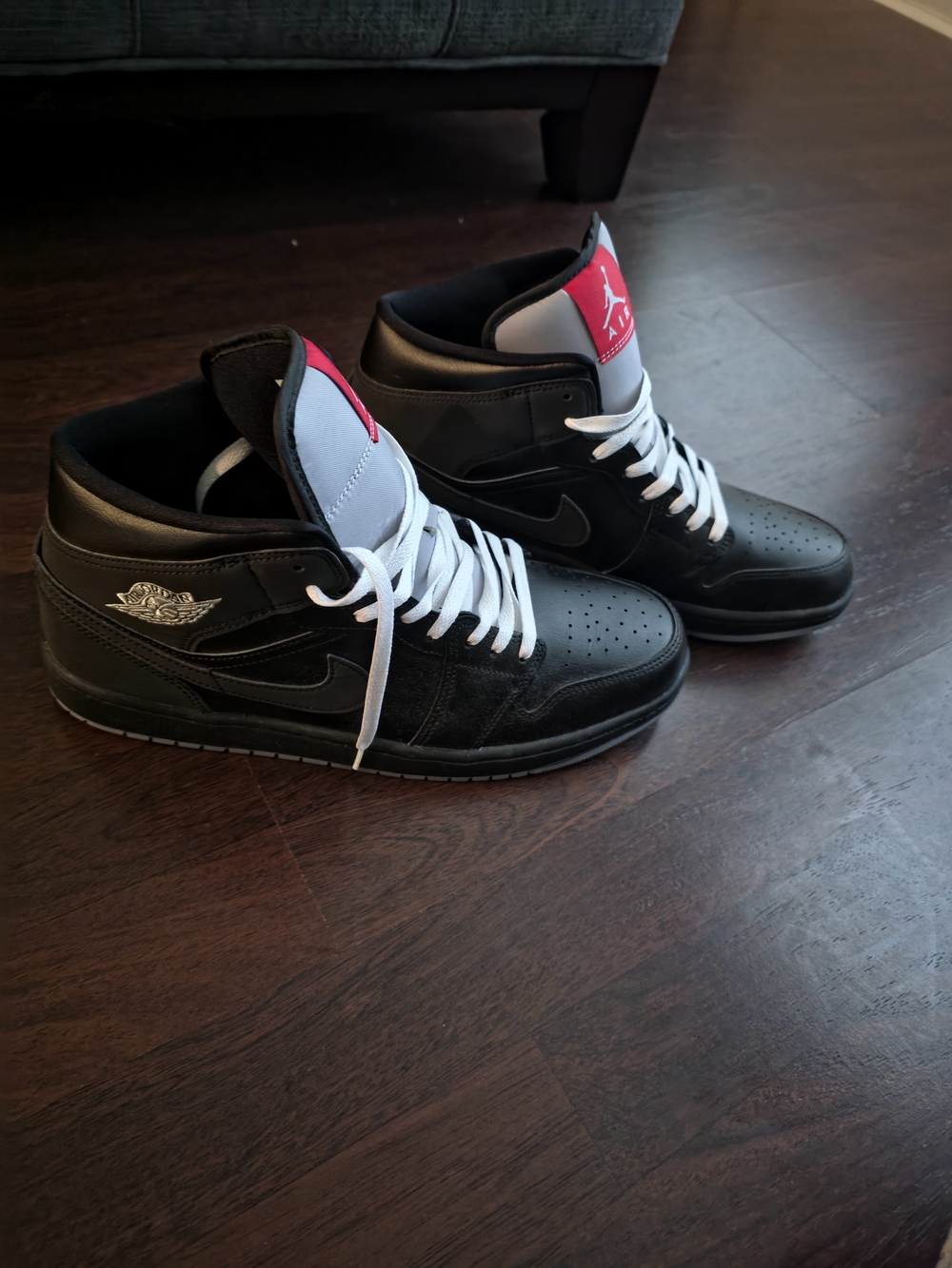 Jordan 1 Mid SE Black Metallic Sneakers - Picture 2 of 7